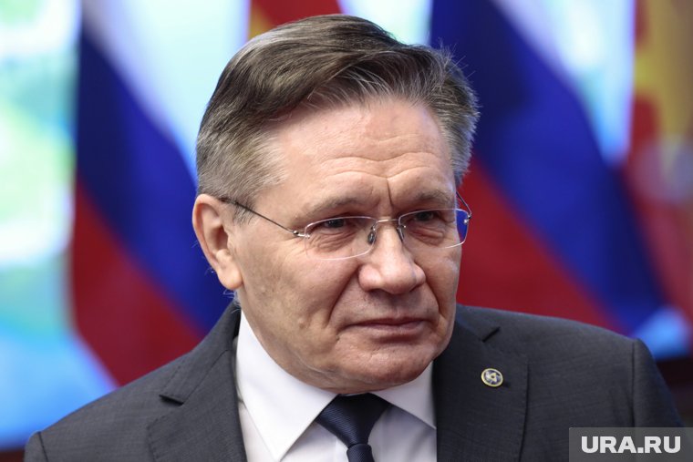 Алексей Лихачев сыграл на гитаре и спел вместе с группой Uma2rman