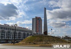 Стела в честь получения звания «Город трудовой доблести»