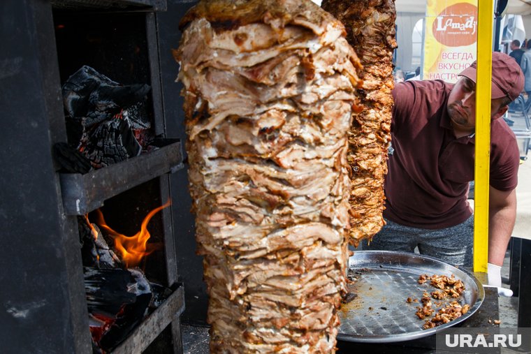 В одном из заведений делали шаурму из мяса без документов 