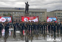 Командовал прохождением войск Саратовского гарнизона подполковник Евгений Чалый