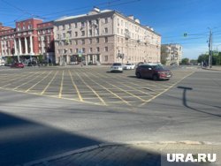 Останавливаться на такой разметке более чем на пять секунд категорически запрещено