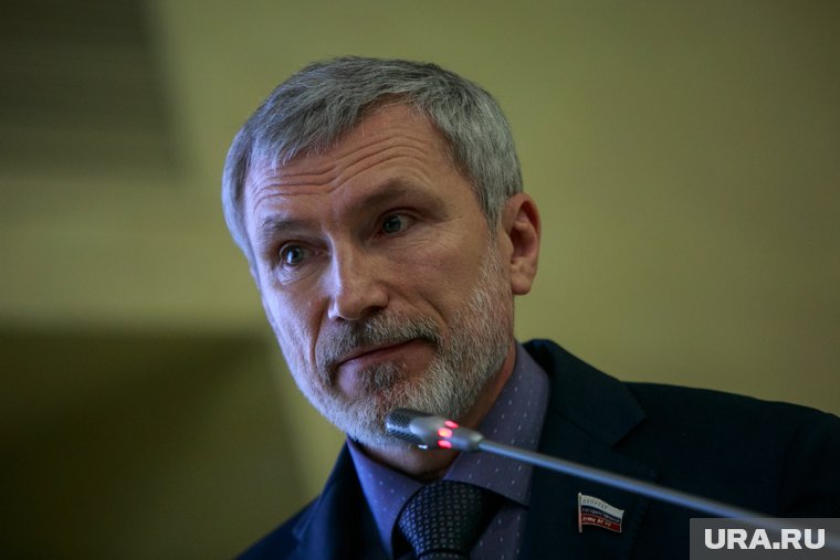 Журавлев: Родители должны ответить за танец дочери на памятнике