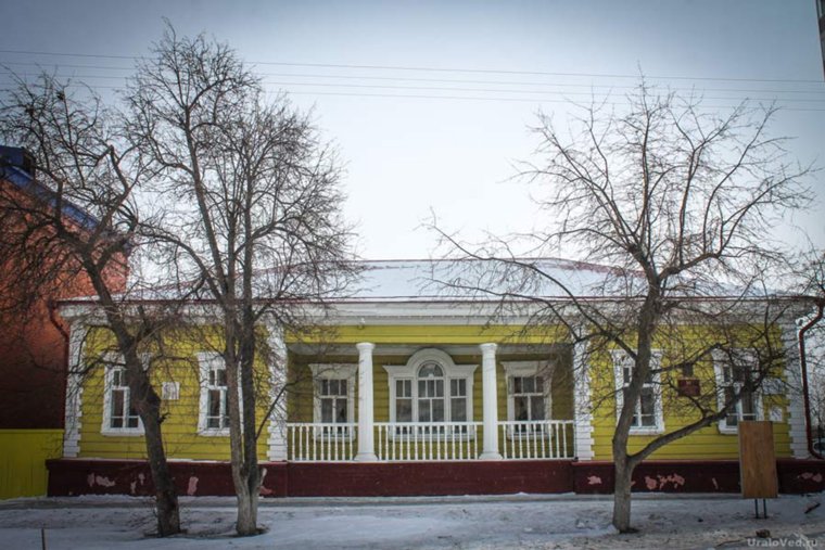 Это одно из старейших зданий города, построенное в конце XVIII века
