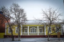 Это одно из старейших зданий города, построенное в конце XVIII века