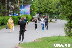 Посетителей парка просят не гулять по газонам