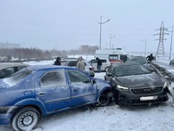 Повреждения получили 30 авто