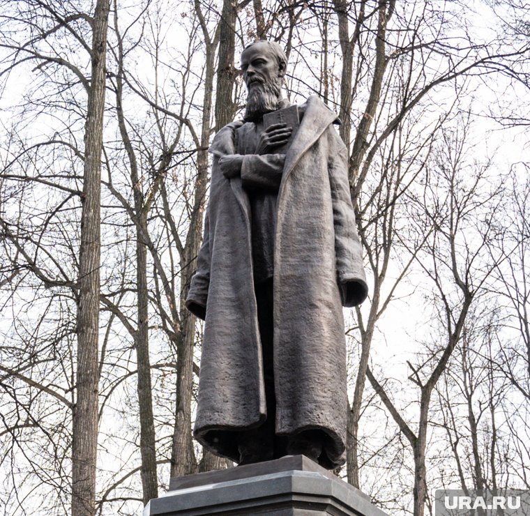 Памятник Федору Достоевскому