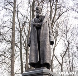 Памятник Федору Достоевскому