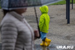 Девочка боялась идти домой, так как деньги на хлеб у нее отобрали незнакомые ребята