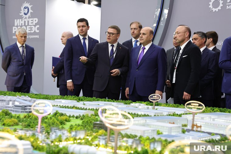 Михаил Мишустин ознакомился с проектом завода «Смарт Элемент»
