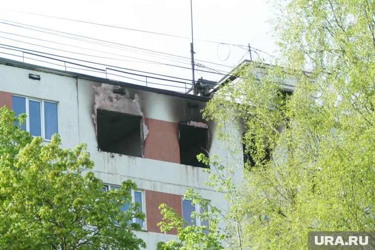 На месте ЧП дежурят пожарные
