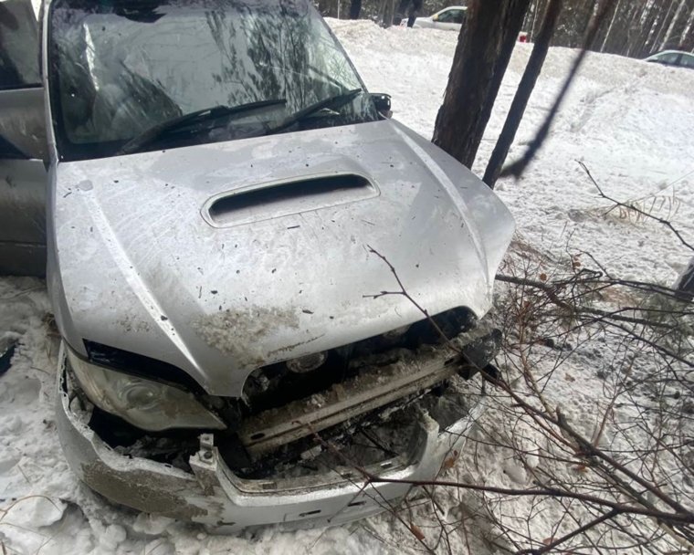 Водитель Subaru вылетел с трассы и погиб в больнице