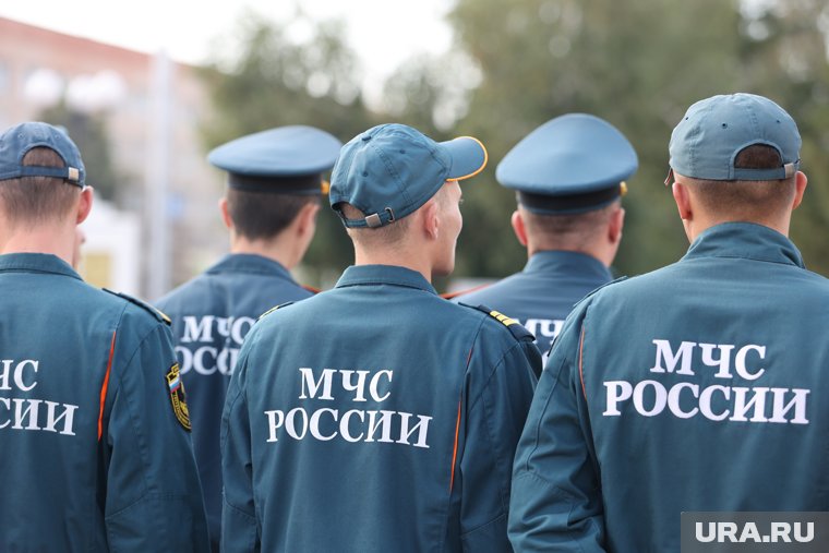 Сотрудников МЧС наградили