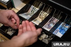 Директор магазина обокрала продавцов и владельцев