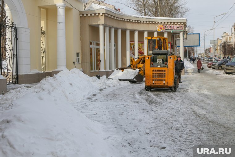 На улицах Нижневартовска работают 60 единиц спецтехники