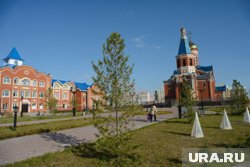 В Новом Уренгое взялись за обустройство почвенного грунта на общественных территориях 