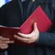Курганский суд отправил в колонию экс-главу села, присвоившую квартиру вдовы ветерана