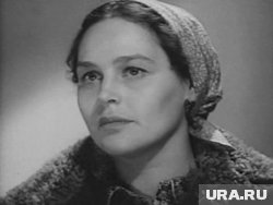 Впервые в кино Карелина снялась в 1957 году в фильмах «Бессмертная песня» и «Всего дороже»