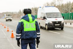 Дорога превратилась в каток и за безопасностью следят сотрудники Госавтоинспекции