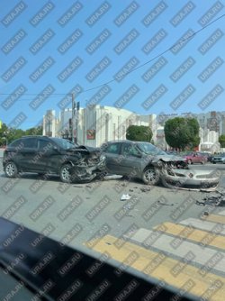 Обе машины получили серьезные повреждения