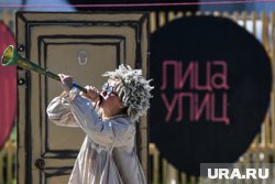 Один из ярких фестивалей августа - это театральный фестиваль «Лица улиц»
