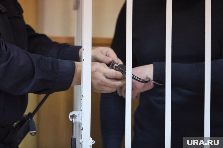 Экс-чиновника обвиняют в превышении полномочий
