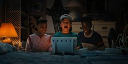 «Очень странные дела» (англ. Stranger Things) — американский научно-фантастический драматический сериал с элементами ужасов