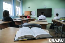 Разработкой единого комплекта учебников занимается Минпросвещения совместно с РАН