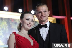Дмитрий Тарасов пытался взять номер телефона у двух отдыхающих в Сочи девушек, сообщили Starhit