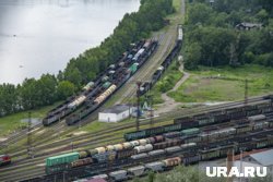 Из-за падения обломков дронов повреждено здание на железнодорожной станции (фото из архива)