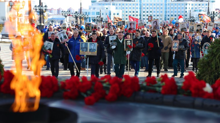 Артюхов и Титовский присоединились к «Бессмертному полку» в Салехарде
