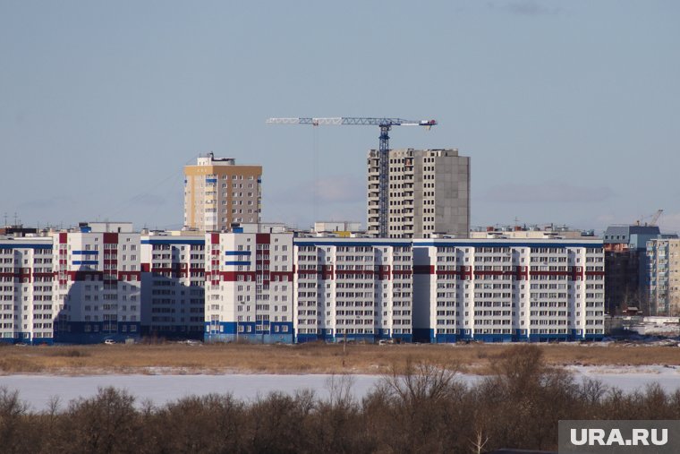 Вода, запах и рвы: жители ЖК «Снегири» недовольны новой дорогой