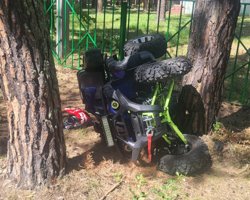 Квадроцикл мужчины, который врезался в дерево в Кетовском округе