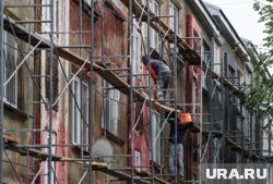 Ямальские строители восстанавливают общежитие в Донском