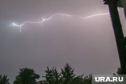 Молния угодила в пермячку, когда та разговаривала по телефону