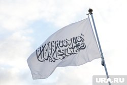 Знамя Исламского Эмирата Афганистан установили на балконе здания сотрудники диппредставительства