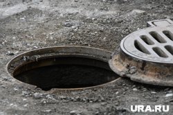 Мужчина, упавший в коллектор, травм не получил
