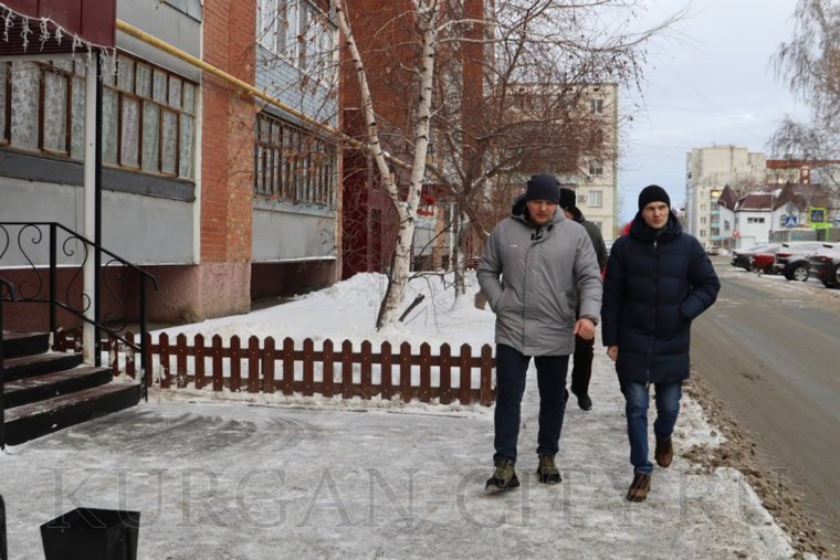 Антон Науменко проверил, как убирают городские дворы