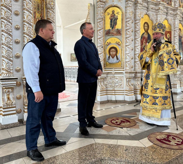 Святыню вручили храму Алексей Орлов и Виктор Маслаков