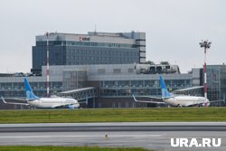 Задержка некоторых рейсов составляет больше восьми часов