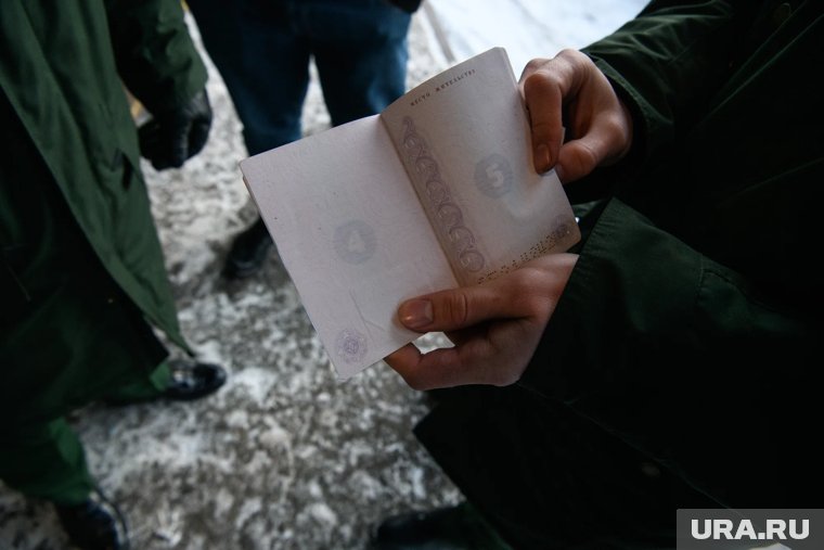 Салехардец прописал у себя несовершеннолетних иностранцев