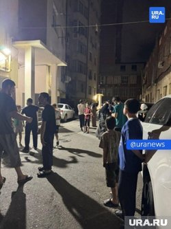 Жители вышли на улицы, когда дома зашатались