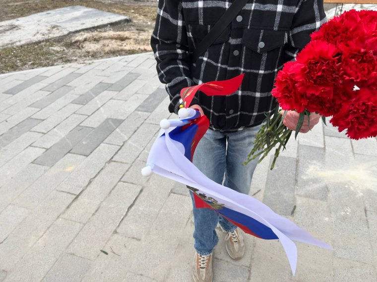 Продавцы цветов и флажков