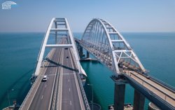 Время ожидания для водителей с одной стороны превышает пять часов