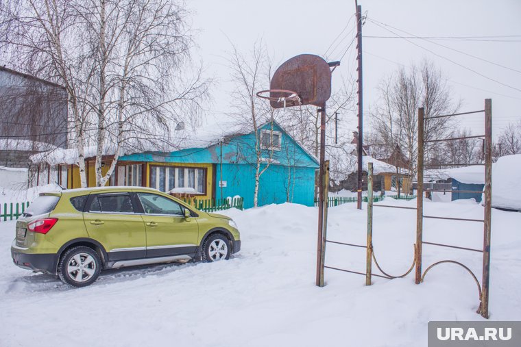 Нарушителей ждет штраф за стоянку на детской площадке