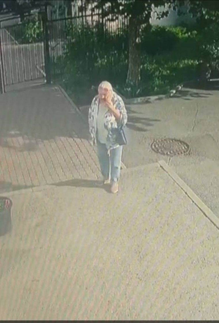 Женщину просят опознать по фотографии