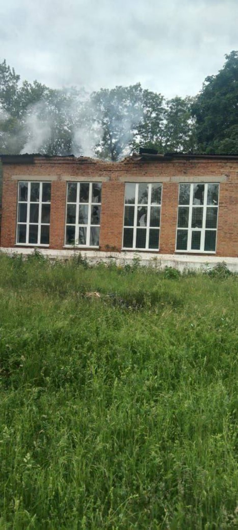 От атак украинских БПЛА пострадало здание школы в Скородном