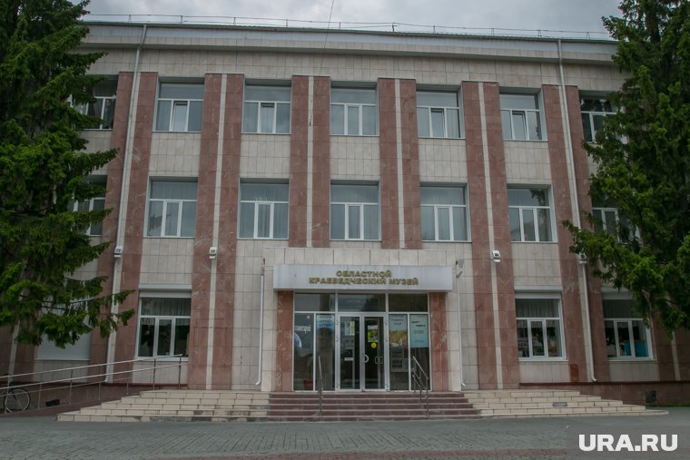 Экспонат стоял недалеко от музея
