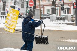 Дорожные рабочие сейчас работают в две смены