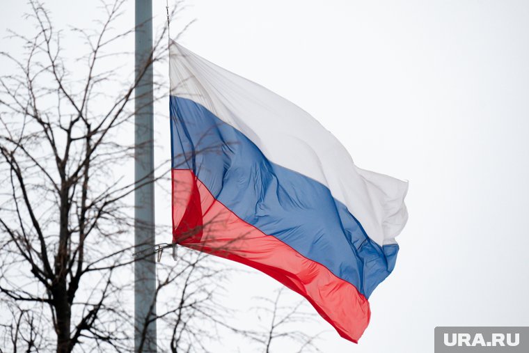 Помимо поднятия флага были вручены медали имени Эрдни Деликова, сообщили MK.RU
